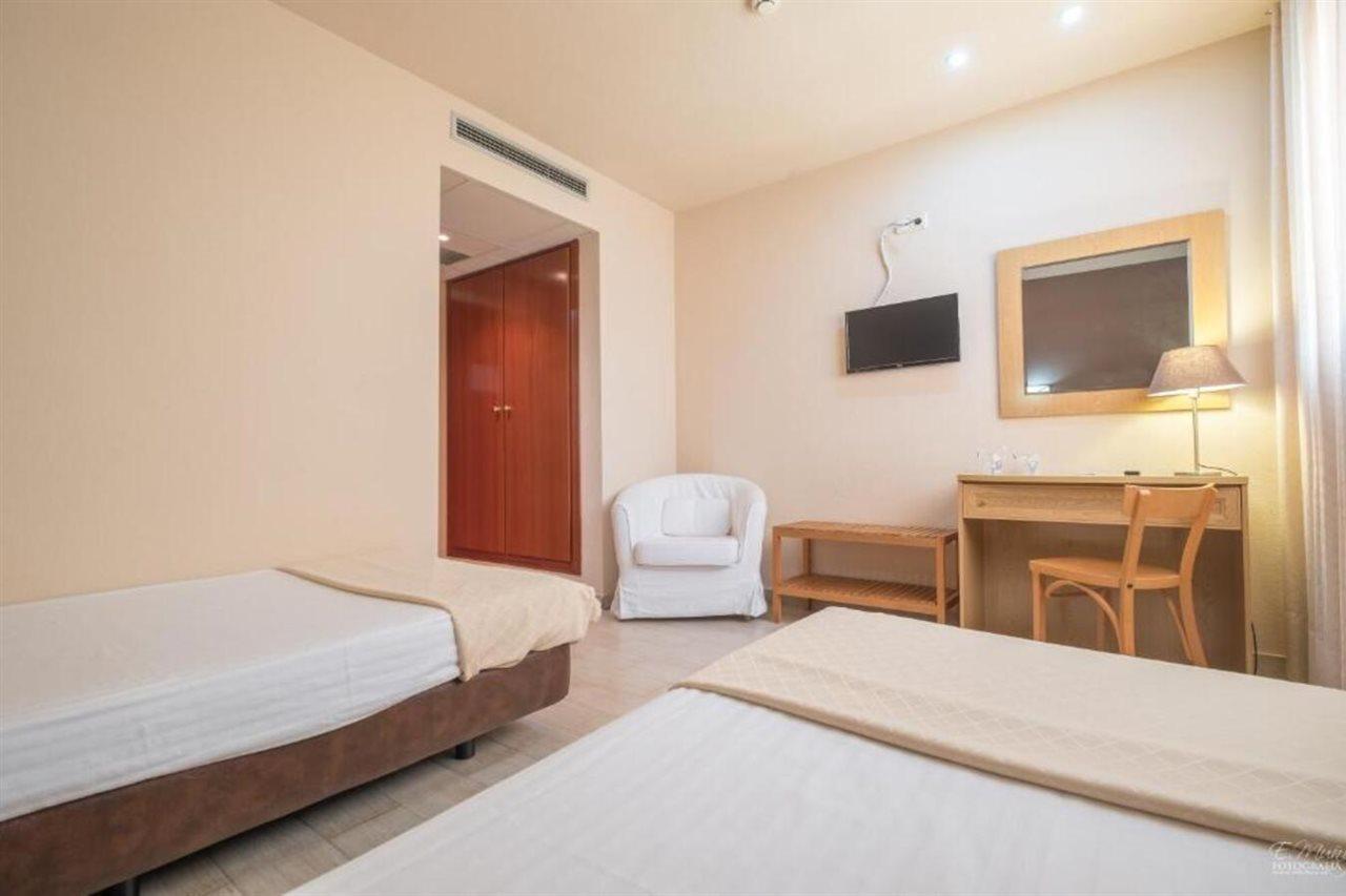Hotel Vivar Griñón Buitenkant foto