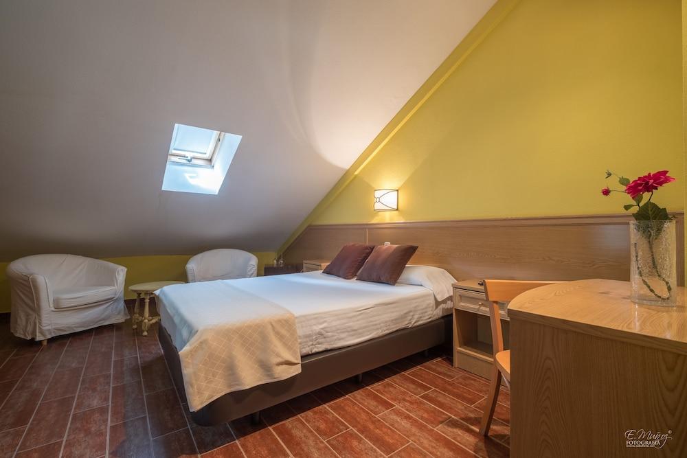 Hotel Vivar Griñón Buitenkant foto
